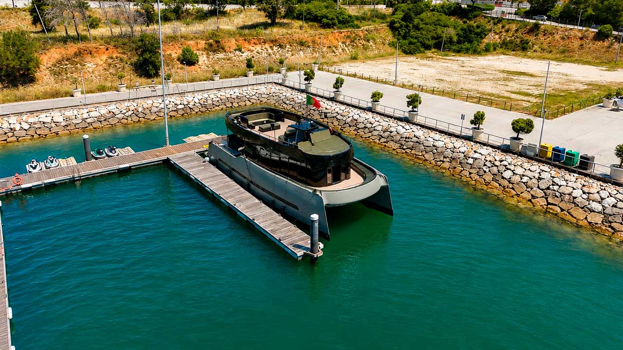 AlgarExperience reforça a frota com o Espírito Oceânico II, embarcação com 21,96 metros e capacidade para 150 passageiros.