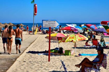Algarve reúne 13 praias ZERO Poluição em 2026, com Aljezur, Olhão, Tavira, Faro e Lagos entre os concelhos distinguidos.