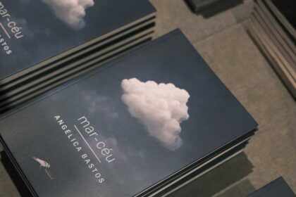 Angélica Bastos apresenta «MAR-CÉU» em Faro, numa sessão que marca o reencontro da autora com a cidade onde cresceu.