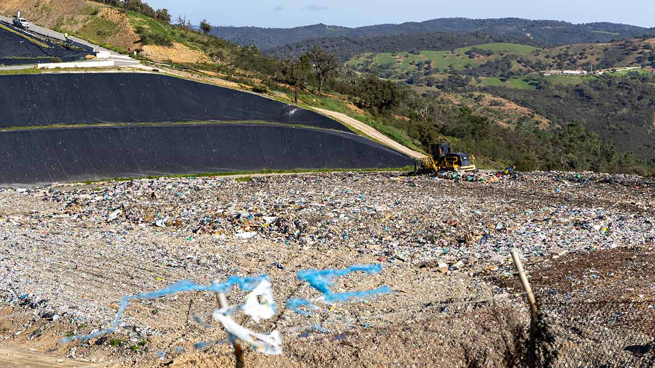 A região do Algarve enfrenta um problema de capacidade nos aterros e procura alternativas para a gestão da fração resto.