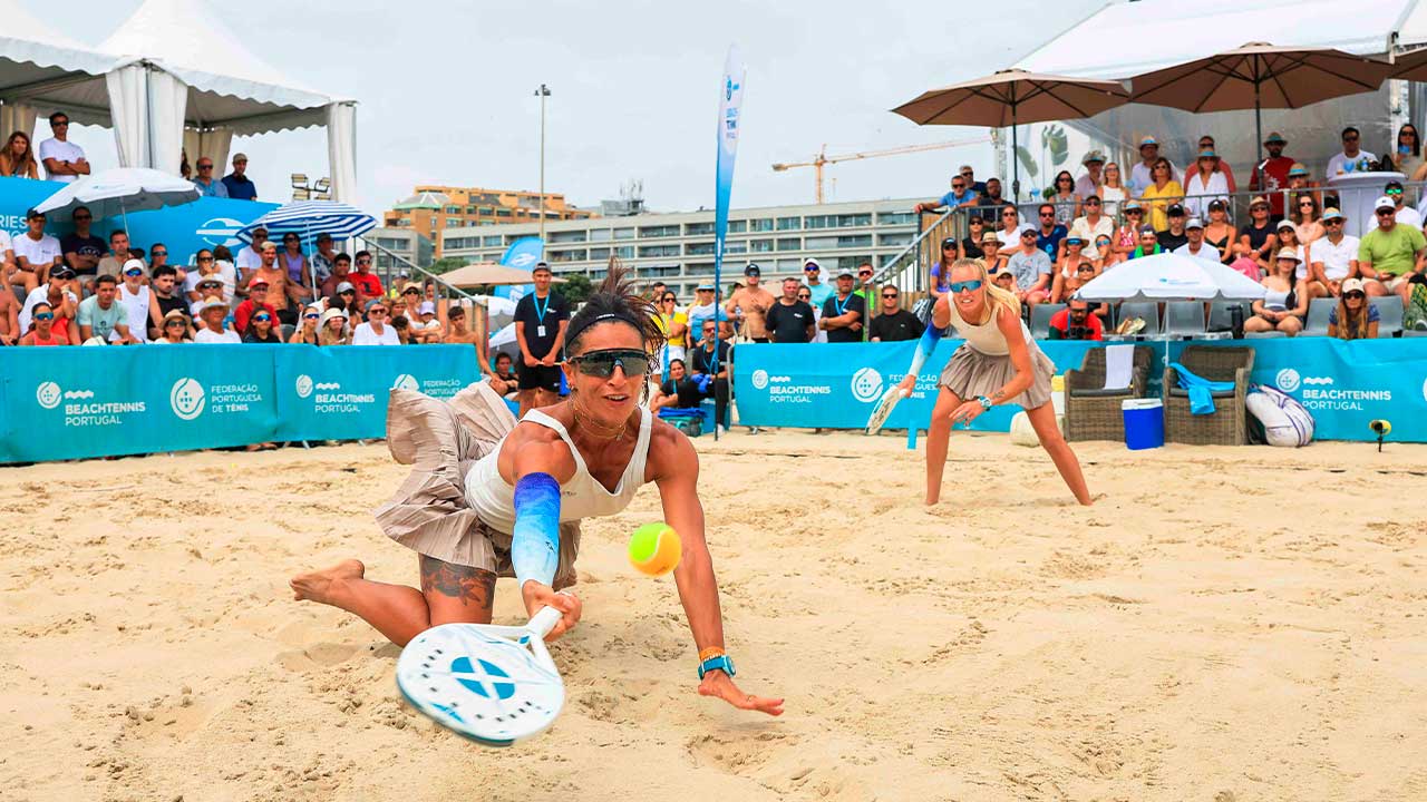 Portimão recebe alguns dos melhores jogadores mundiais da modalidade durante o Portugal Beach Tennis Open’26, na Praia da Rocha.