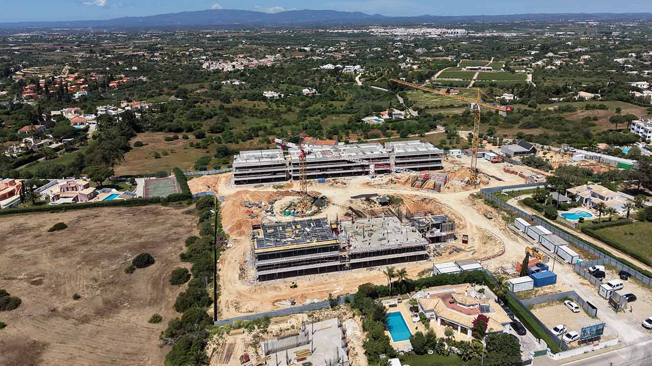 Joint venture entre Carvoeiro Branco e TPS prevê 724 novas residências em três projetos imobiliários no Algarve.