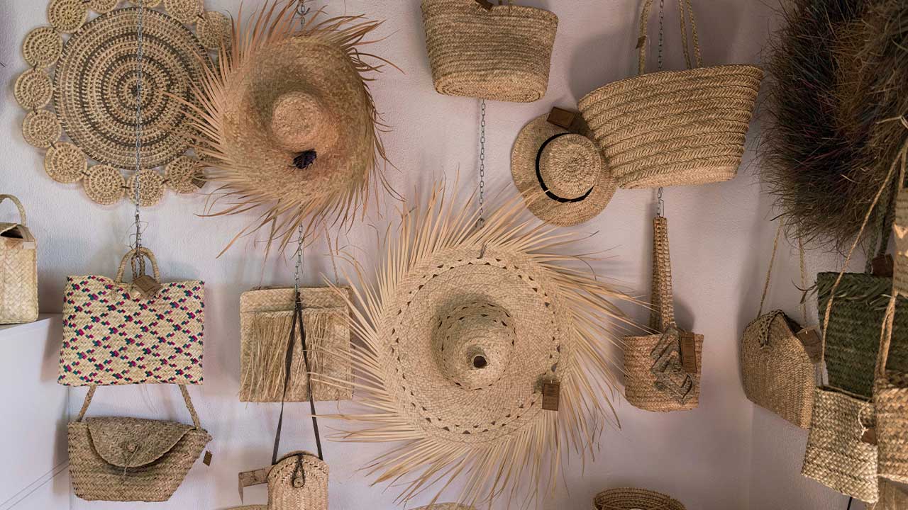 A Casa da Empreita está à procura de novos artesãos para preservar a tradição da palma no Centro Histórico de Loulé.