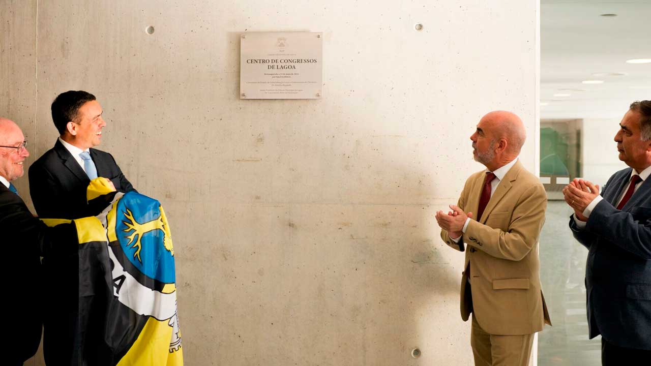 Centro de Congressos de Lagoa voltou a receber público com dois dias de cultura e uma lotação que pode chegar às 2300 pessoas em pé.