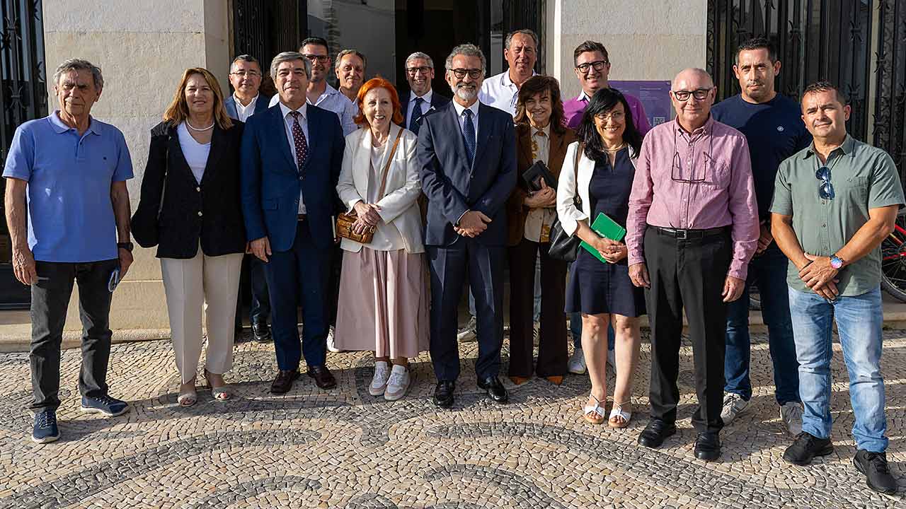 Governo quer aplicar o modelo da Armona ao Farol e Hangares para regularizar casas e dar mais competências a Faro.
