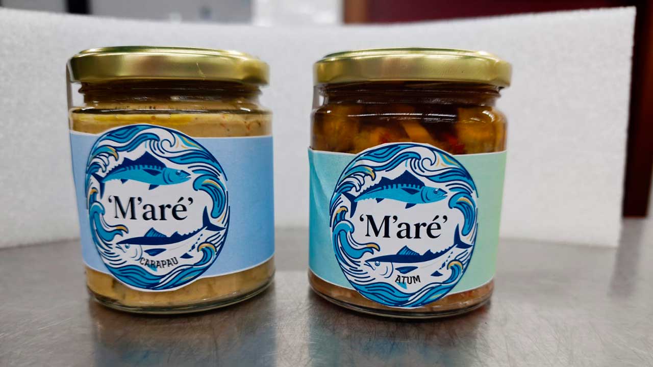 Conservas de carapau e atum com combinações inesperadas são criadas por alunos da EHTA no projeto «Gastromar», que aposta na inovação alimentar.