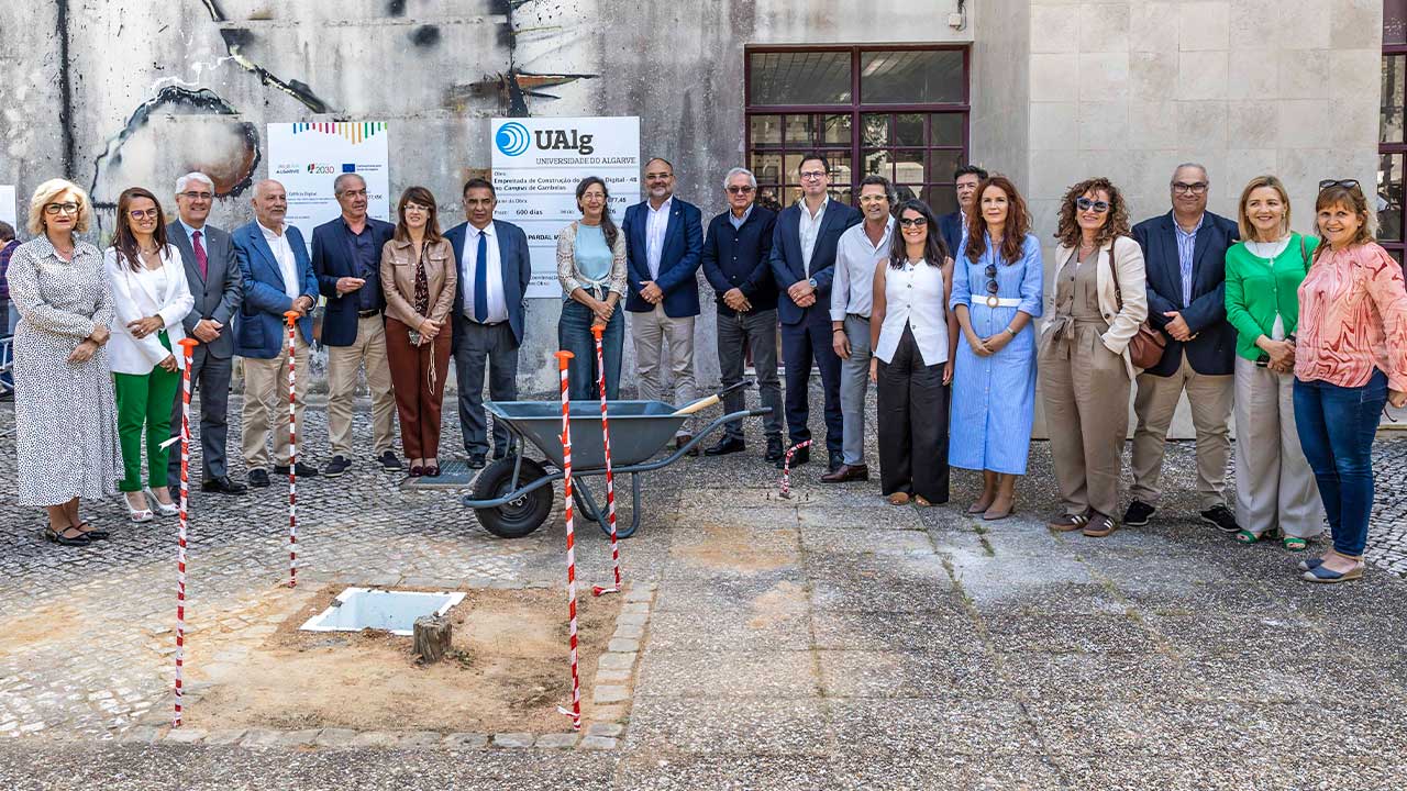 UAlg lançou a primeira pedra do novo Edifício Digital no Campus de Gambelas, em Faro.