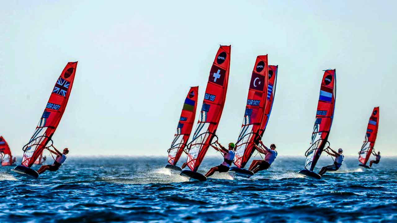 A Praia da Rocha recebe entre 16 e 23 de maio o Portimão iQFOiL Senior European Championship, competição que vai juntar cerca de 200 windsurfistas de 42 países.