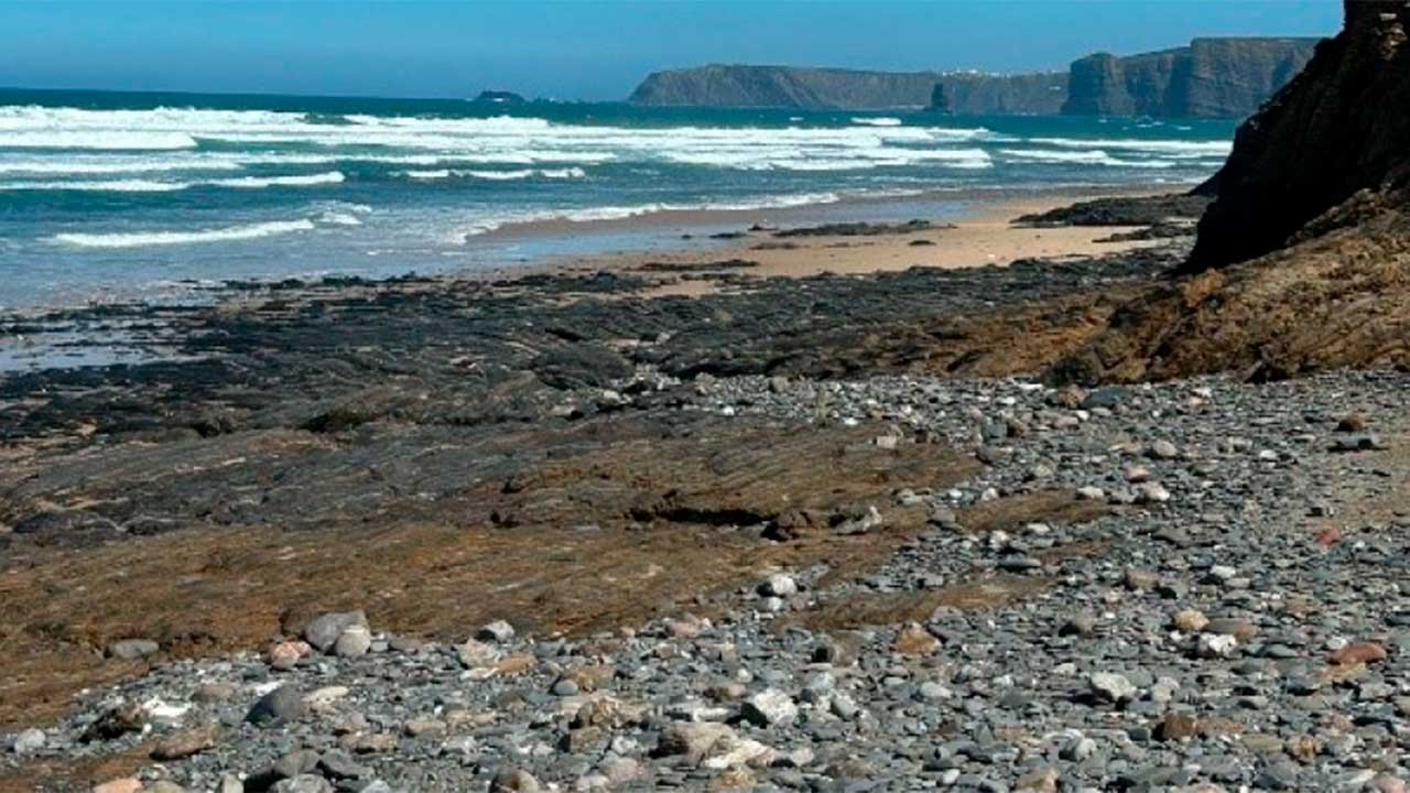 A Câmara de Aljezur suspendeu licenças de surf devido às alterações nas praias do concelho.