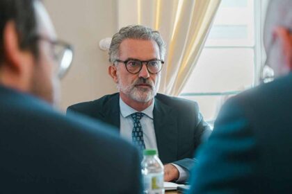 Município de Faro prepara transferência da gestão do porto comercial após reunião com o Governo.