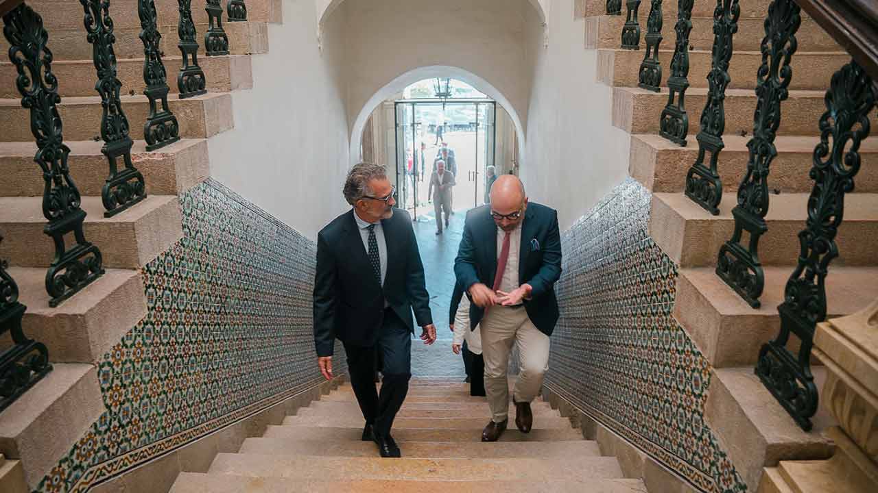 Município de Faro prepara transferência da gestão do porto comercial após reunião com o Governo.