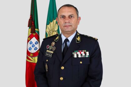O comandante-geral da GNR alerta para riscos como redes criminosas, violência e desinformação em Portugal.