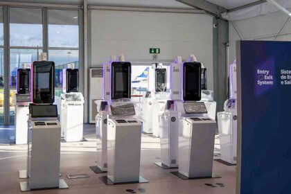 O Governo garante que os constrangimentos no controlo de fronteiras afetam vários aeroportos europeus e não apenas Portugal.