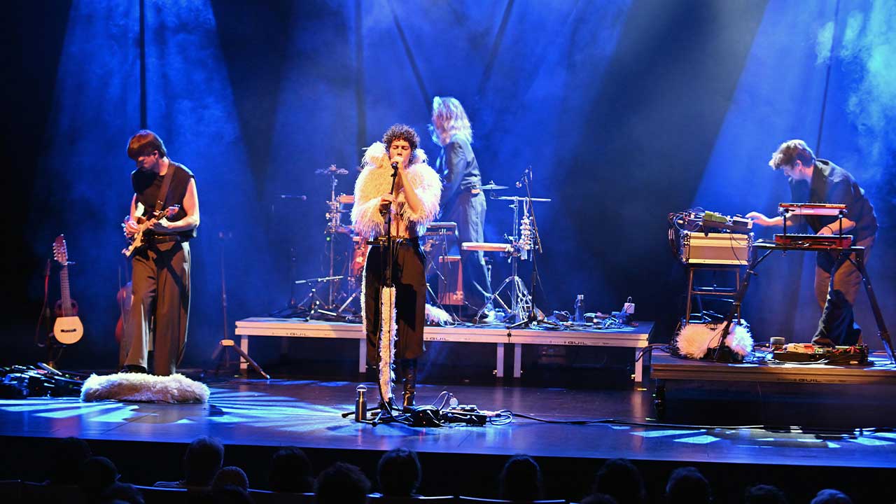 Loulé homenageou Joaquim Guerreiro, criador do Festival MED, numa noite marcada por memória, música e concerto dos ÃO.