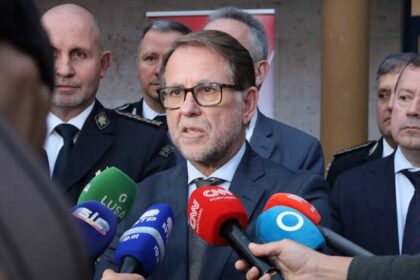 Aeroporto de Faro vai receber 70 novos agentes da PSP para reforçar o controlo de fronteiras.