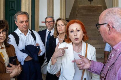 Governo prepara reposição de areias e obras de proteção costeira no Farol, mas a intervenção só deverá avançar após o verão.