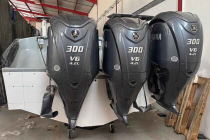 Polícia Judiciária apreendeu embarcações rápidas, combustível e equipamento logístico usado por redes criminosas.