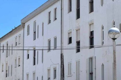 O PSD de Olhão defende a venda de casas municipais para criar novos fogos.