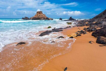 Do Burgau ao Zavial, 12 praias de Vila do Bispo receberam o galardão «Qualidade de Ouro» pela qualidade da água.