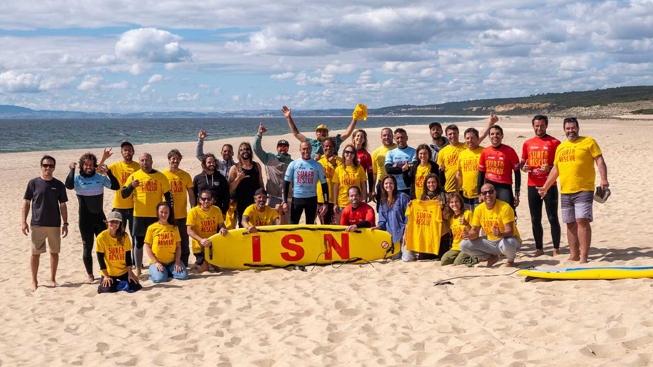 Portimão recebe formação Surf & Rescue para preparar surfistas e escolas de surf para situações de emergência.