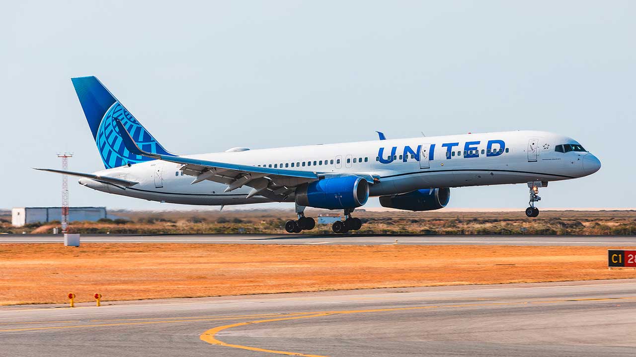 Ligação direta entre Faro e Newark/Nova Iorque regressa no verão de 2026, com quatro voos semanais da United Airlines.
