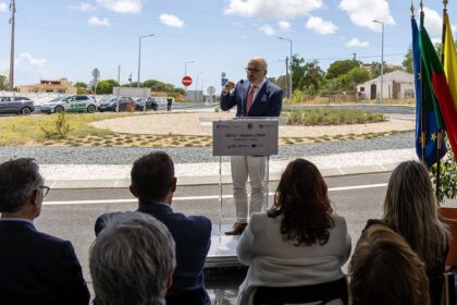 Nova Variante a Olhão, hoje inaugurada, já retira trânsito e devolve Avenida D. João VI à cidade.