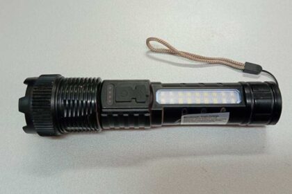 Falsa ordem de paragem terá sido feita com uma luz semelhante à de emergência. A vítima não parou e foi seguida durante alguns quilómetros.