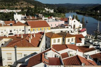 Alcoutim transfere 175 mil euros para quatro freguesias, com apoios a cemitérios, viaturas e espaços públicos.
