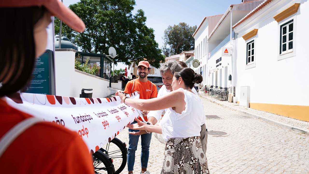 Novo sistema de mobilidade sustentável disponibiliza bicicletas elétricas para residentes e visitantes de Alcoutim.