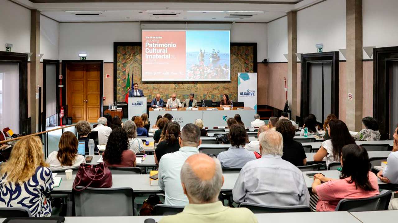 Algarve juntou cerca de 100 participantes em Faro para reforçar a inventariação do Património Cultural Imaterial da região.