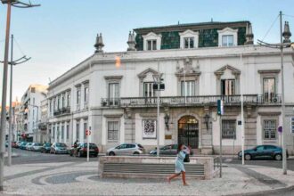 Algarve 2030 abre concurso de 11 milhões para apoiar inovação empresarial, com candidaturas de PME até 30 de setembro.
