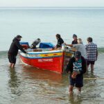 Os vários aspectos do primeiro lanço da Arte Xávega Tradicional da Meia Praia, enquanto manifestação cultural de recriação da tradição.