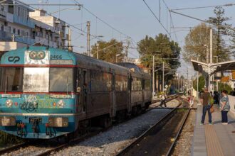 Linha do Algarve continua sem certificação e trava o reforço ferroviário no Alentejo devido à falta de material circulante.