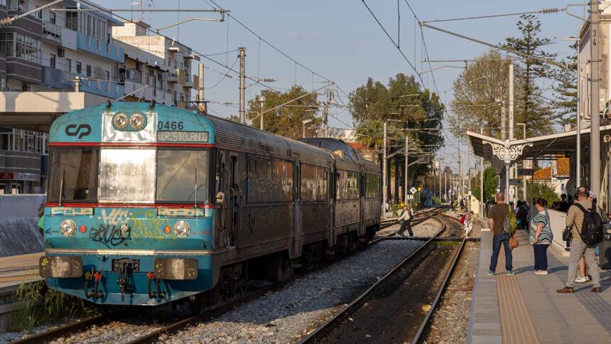 Linha do Algarve continua sem certificação e trava o reforço ferroviário no Alentejo devido à falta de material circulante.