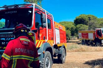 Investimento de 912 mil euros permitirá renovar e reforçar a capacidade operacional dos bombeiros.