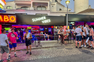 Câmara de Albufeira admite alterações ao Código de Comportamentos e prevê mais fiscalização nas ruas.
