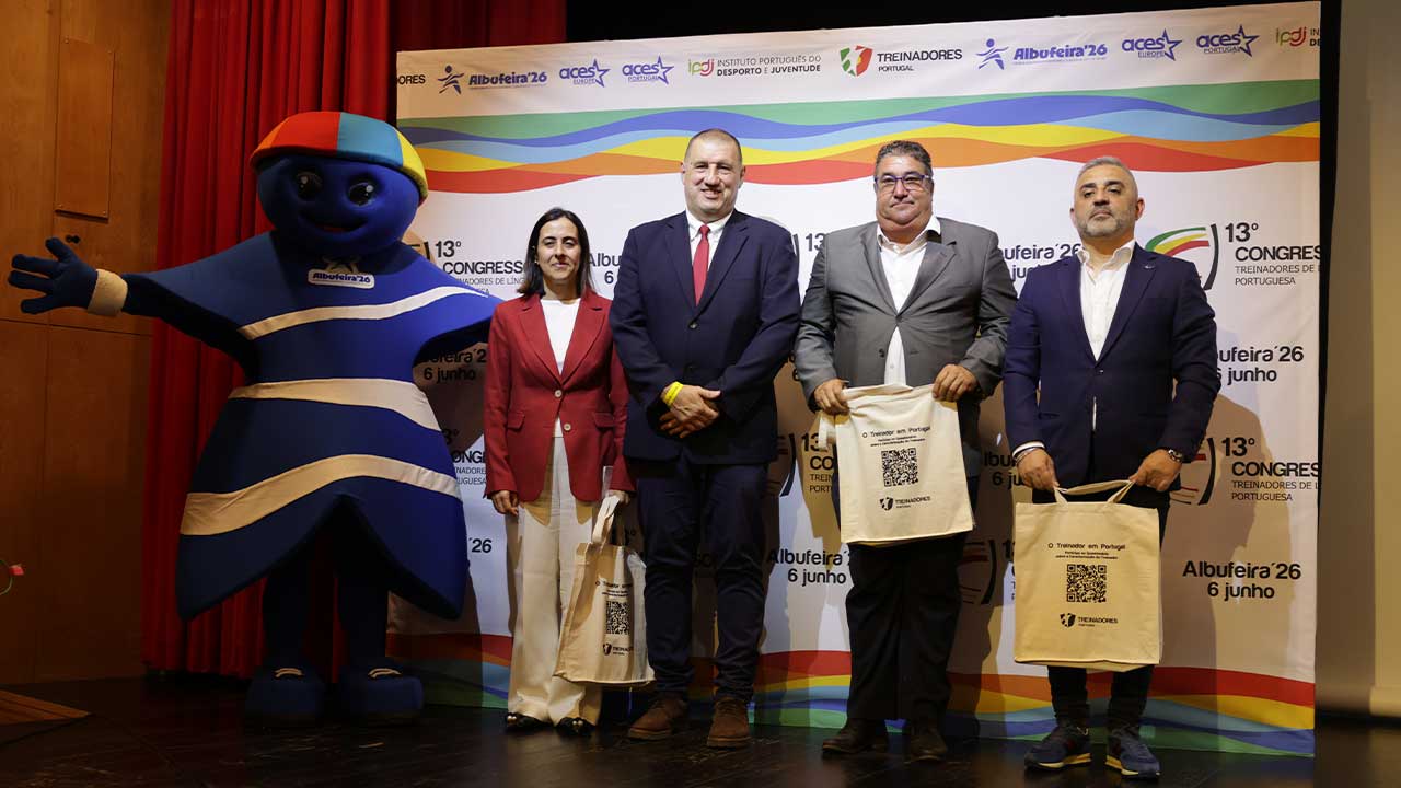 Congresso de Treinadores reuniu em Albufeira profissionais de várias modalidades e atribuiu certificação aos participantes.