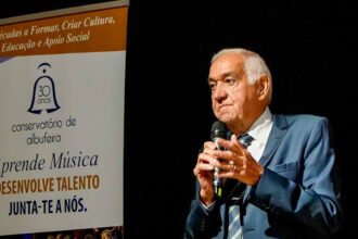 Setecentas pessoas assistiram à gala dos 30 anos do Conservatório de Albufeira, que enfrenta novos desafios.