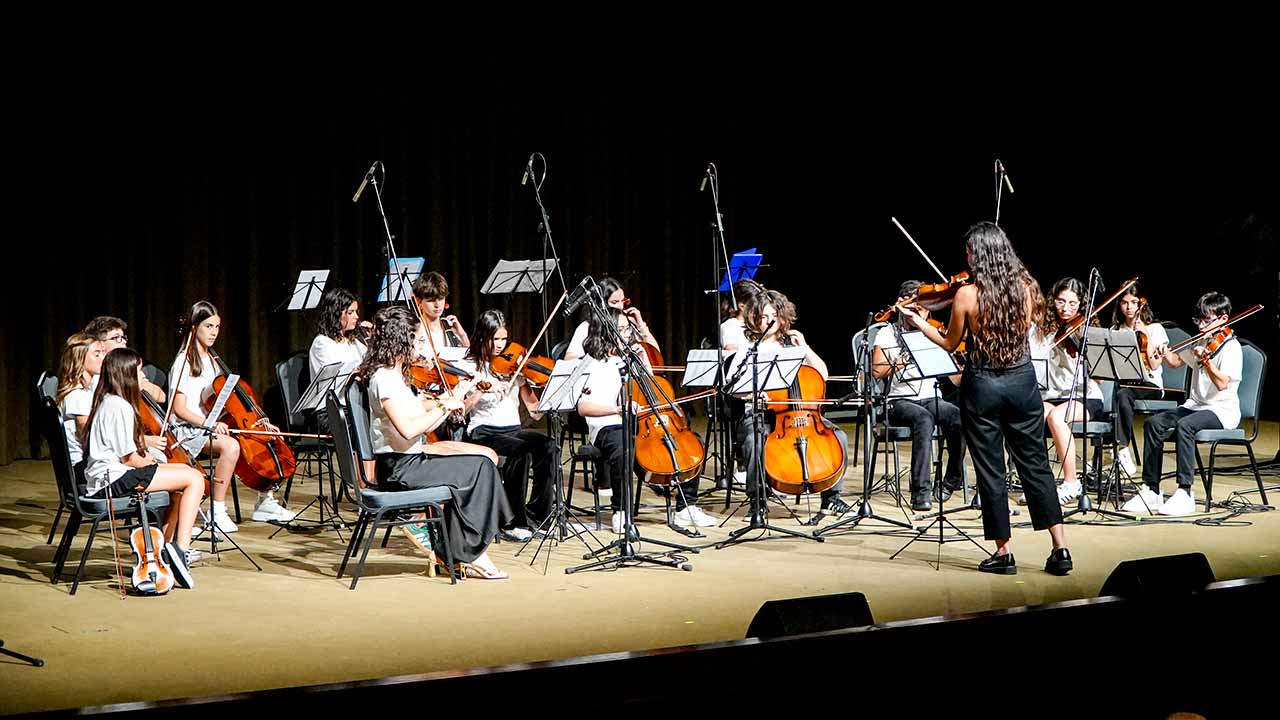 Setecentas pessoas assistiram à gala dos 30 anos do Conservatório de Albufeira, que enfrenta novos desafios.