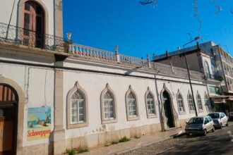 Emblemático edifício da antiga Sociedade Recreativa Olhanense foi classificado como Imóvel de Interesse Municipal.