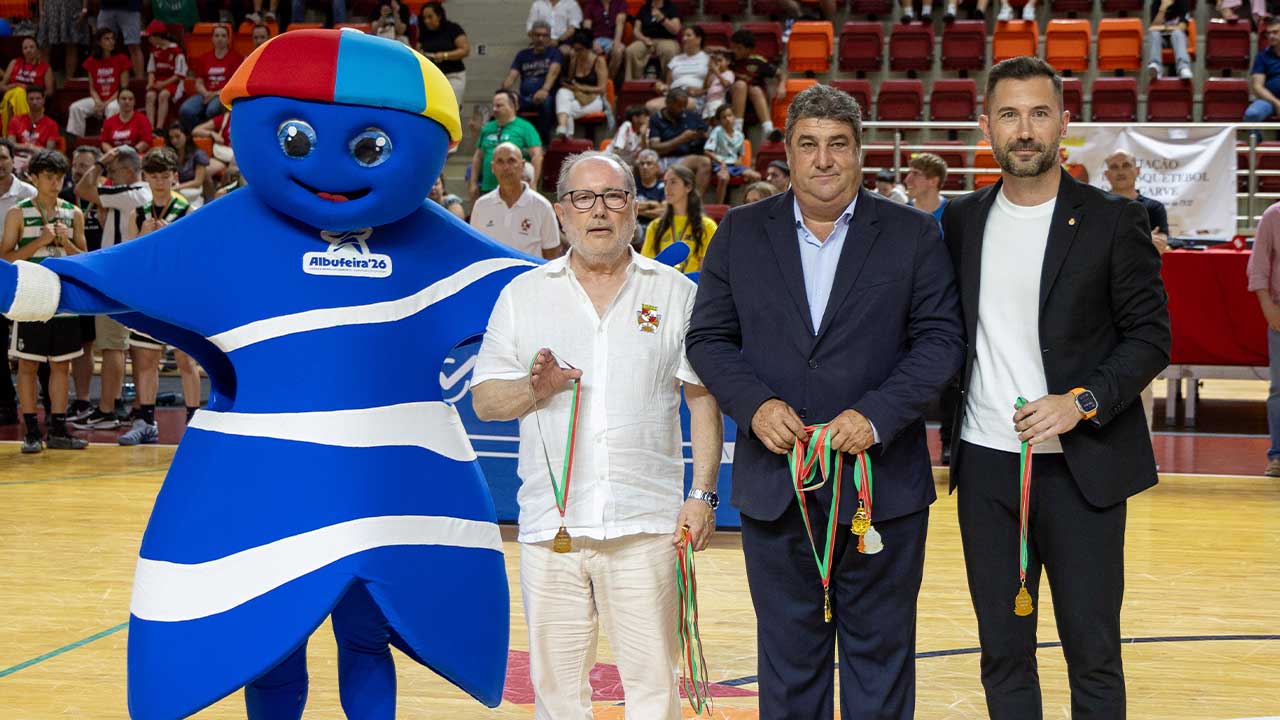 FC Barreirense e Sporting CP encerraram as fases finais de basquetebol com os títulos nacionais em Albufeira.