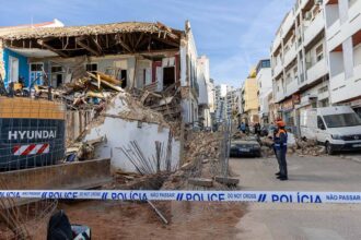 Faro pretende declarar a nulidade da licença da obra associada ao colapso de abril, após relatório técnico apontar falhas no projeto.