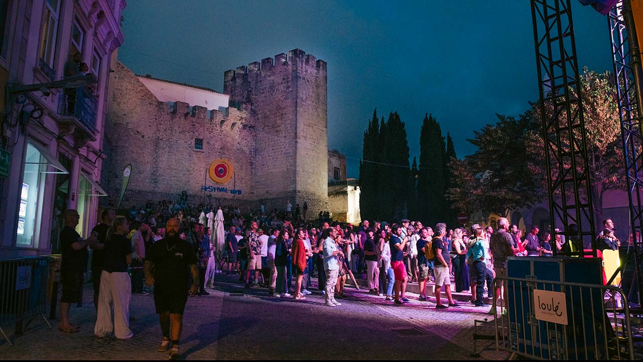 O Festival MED terminou com concertos gratuitos e um programa dedicado à comunidade no centro histórico de Loulé.