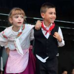 Festival de Folclore Infantil leva danças, marchas e músicas tradicionais ao Passeio da Doca, em Faro.