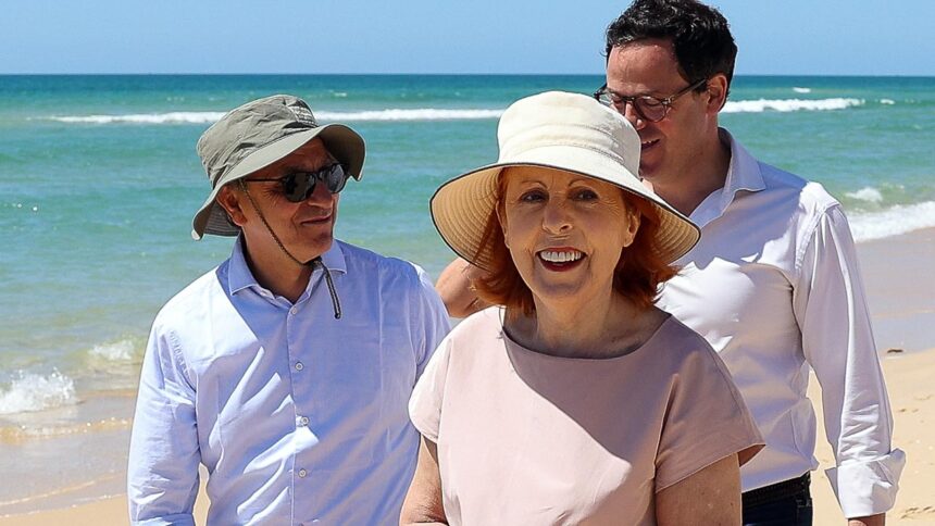 Ministra anuncia nova alimentação artificial da praia da Fuseta após aprovação da obra pelo Tribunal de Contas.