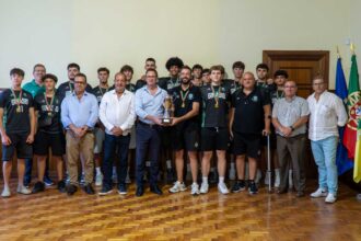 Município homenageou os Sub-18 do Ginásio Club Olhanense após uma época concluída com 16 vitórias em 16 jogos.