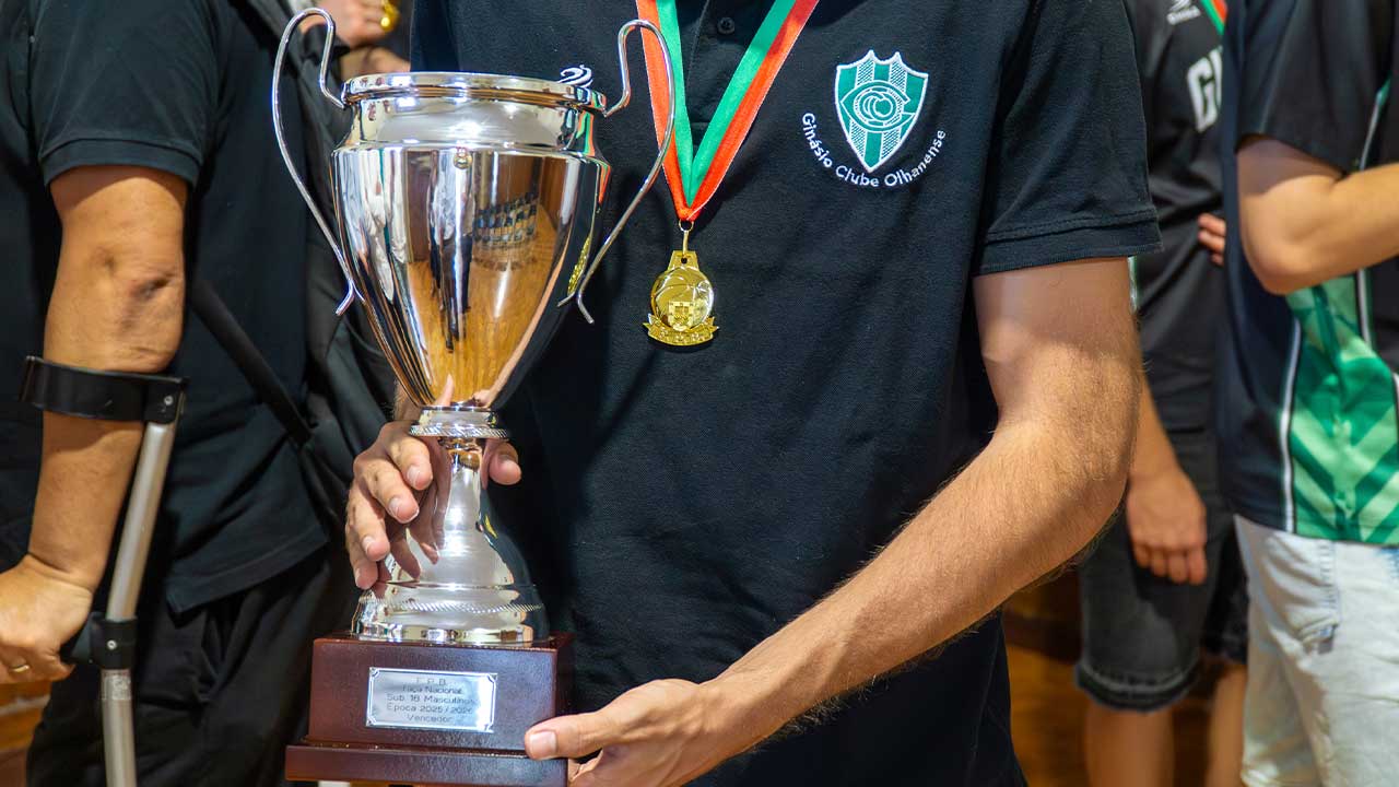 Município homenageou os Sub-18 do Ginásio Club Olhanense após uma época concluída com 16 vitórias em 16 jogos.