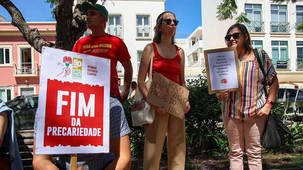 Greve geral no Algarve encerrou centros de emprego, afetou escolas e serviços de saúde e levou ao cancelamento de mais de 40 voos.
