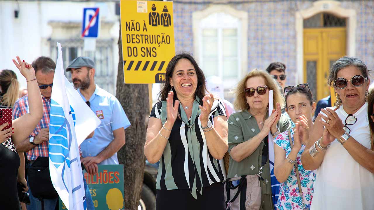Greve geral no Algarve encerrou centros de emprego, afetou escolas e serviços de saúde e levou ao cancelamento de mais de 40 voos.