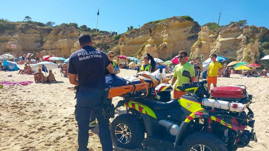 Nadadores-salvadores, bombeiros e INEM responderam a uma ocorrência mortal na praia de São Rafael, em Albufeira.